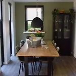 Prázdninový dům Heerlijk Huys, Vakantievilla Met Prive Tuin *