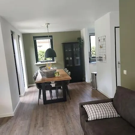 Heerlijk Huys, Vakantievilla Met Prive Tuin Feriehus