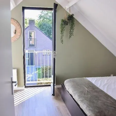 別荘 Heerlijk Huys, Vakantievilla Met Prive Tuin *