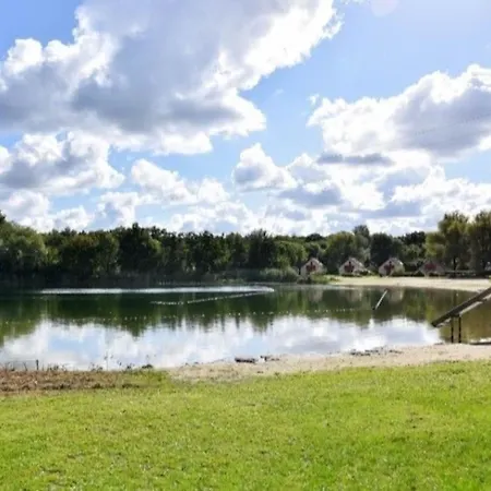 Semesterbostad Heerlijk Huys, Vakantievilla Met Prive Tuin *