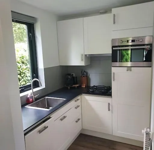 Heerlijk Huys, Vakantievilla Met Prive Tuin بيت للعطل