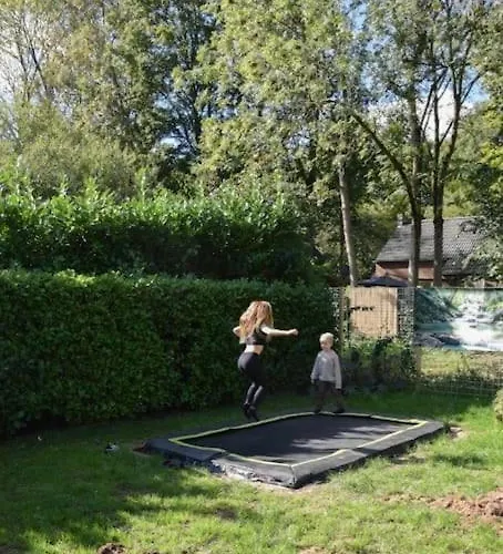 Heerlijk Huys, Vakantievilla Met Prive Tuin بيت للعطل *