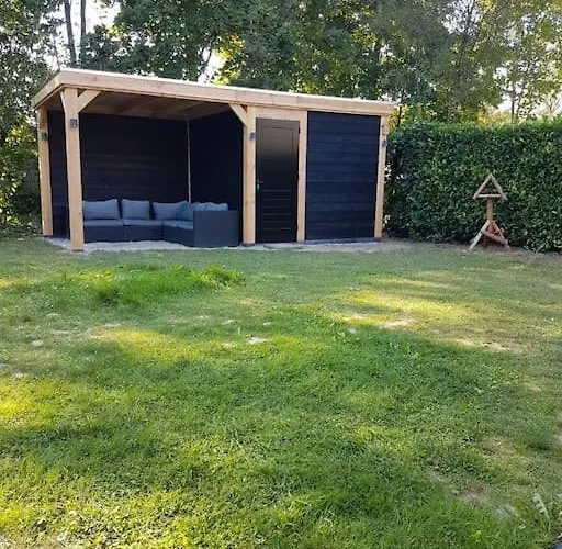 Semesterbostad Heerlijk Huys, Vakantievilla Met Prive Tuin